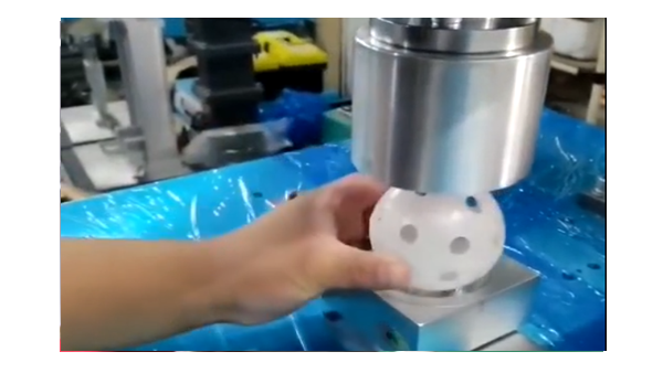 靈科超聲波-球狀玩具焊接
